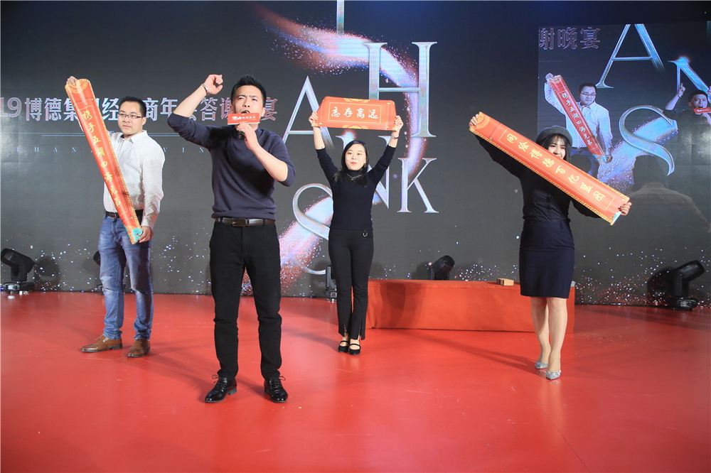 午夜成人小电影自導自演的節目